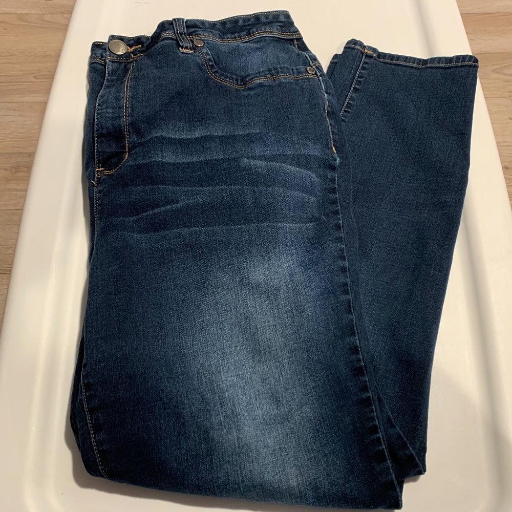 Avenue Denim Skinny Jeans Dark Wash Average